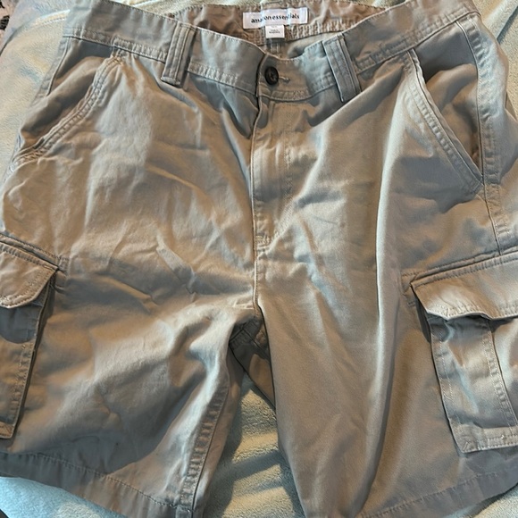 Amazon Essentials Tan Cargo Shorts Relaxed Fit Lightweight - Picture 2 of 10
